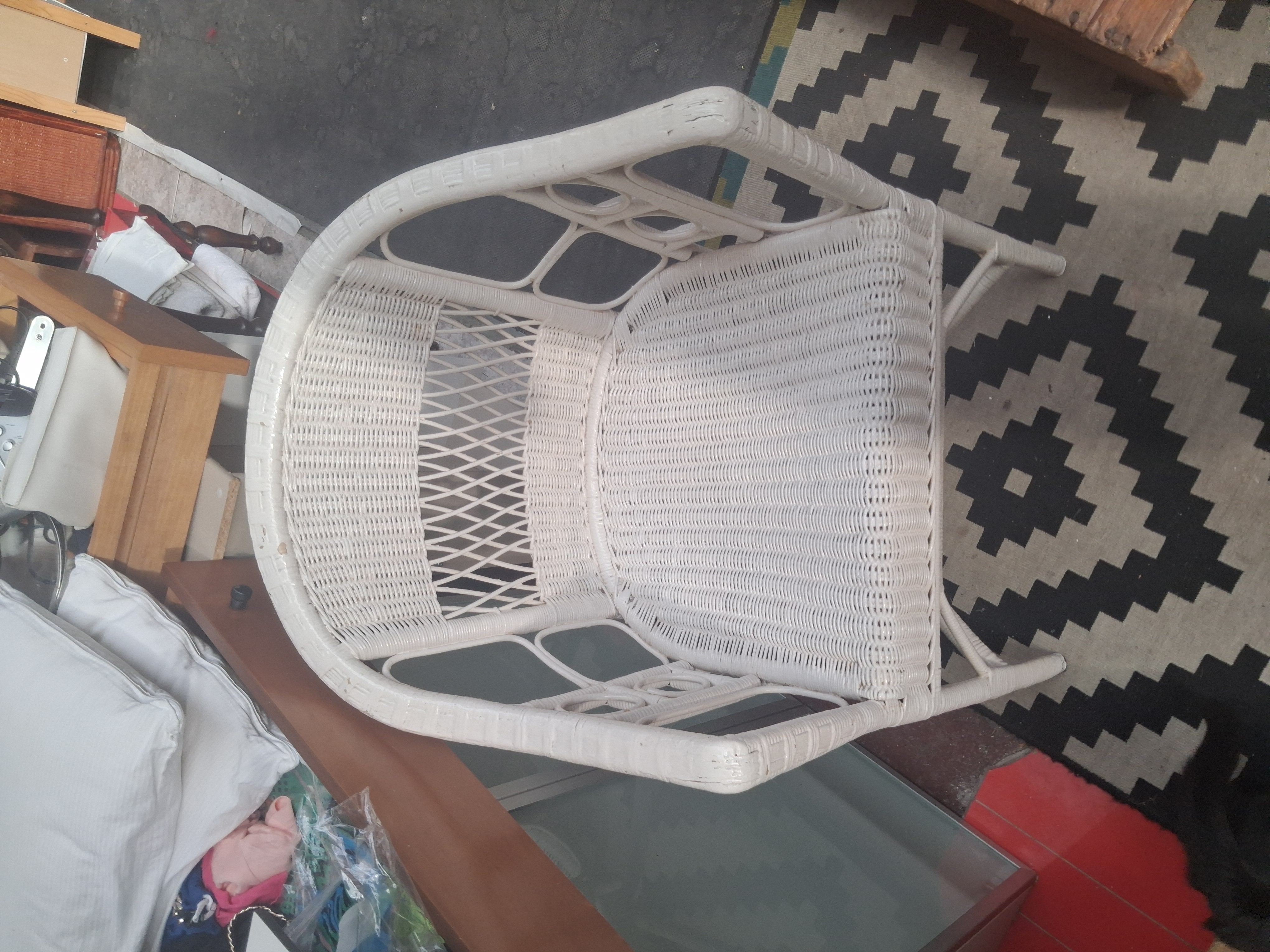 Sillón de ratán blanco para interior o exterior