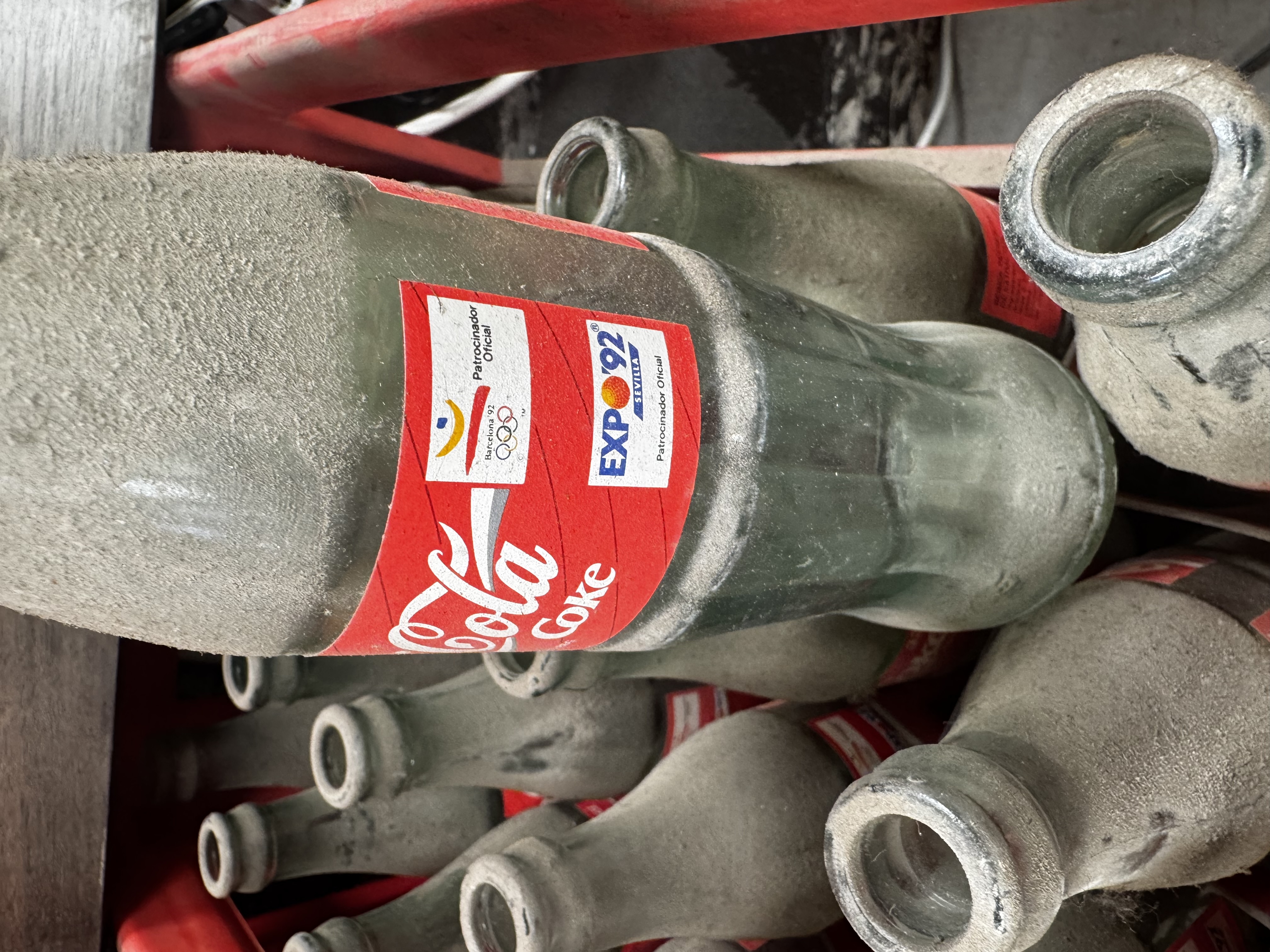 Botella de Coca Cola vintage con etiquetas de 1992