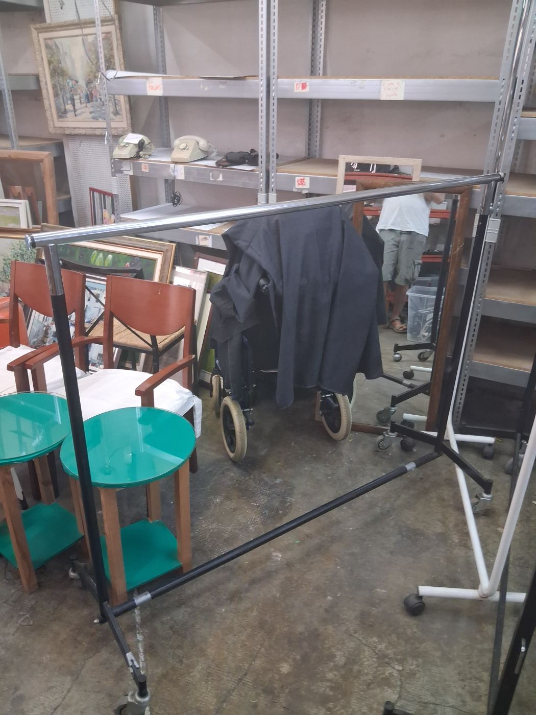 Burra para ropa con ruedas, ideal para colgar prendas