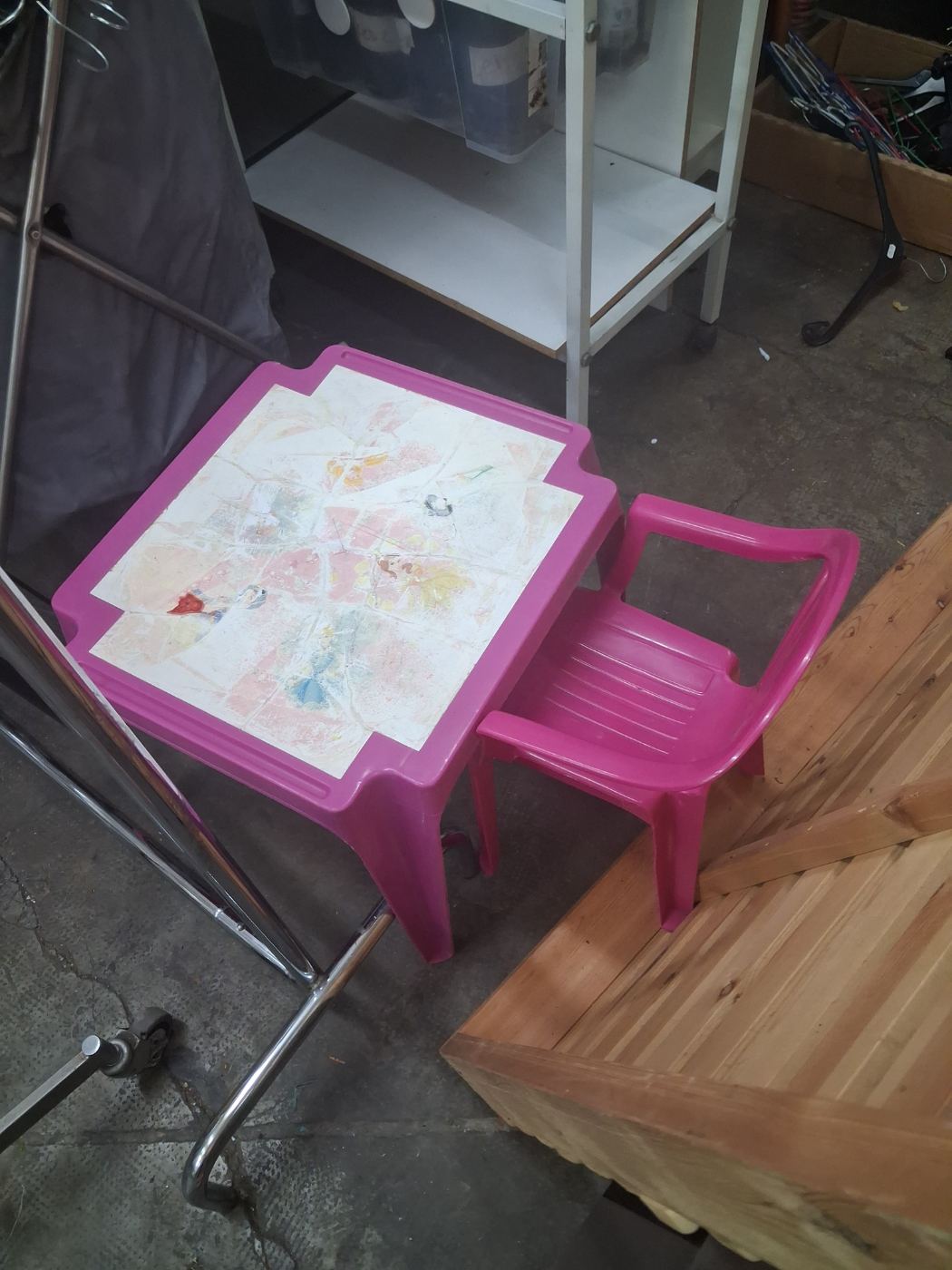 Conjunto infantil mesa y silla de plástico rosa