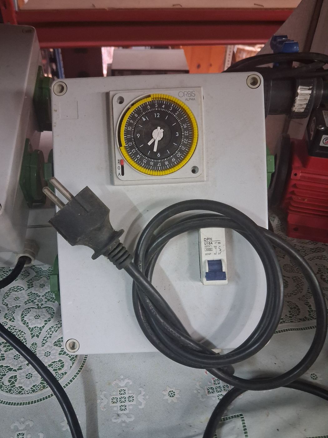 Temporizador eléctrico con enchufe y interruptor