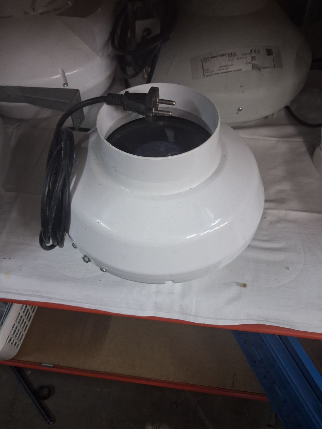 Extractor de aire eléctrico blanco para ventilación