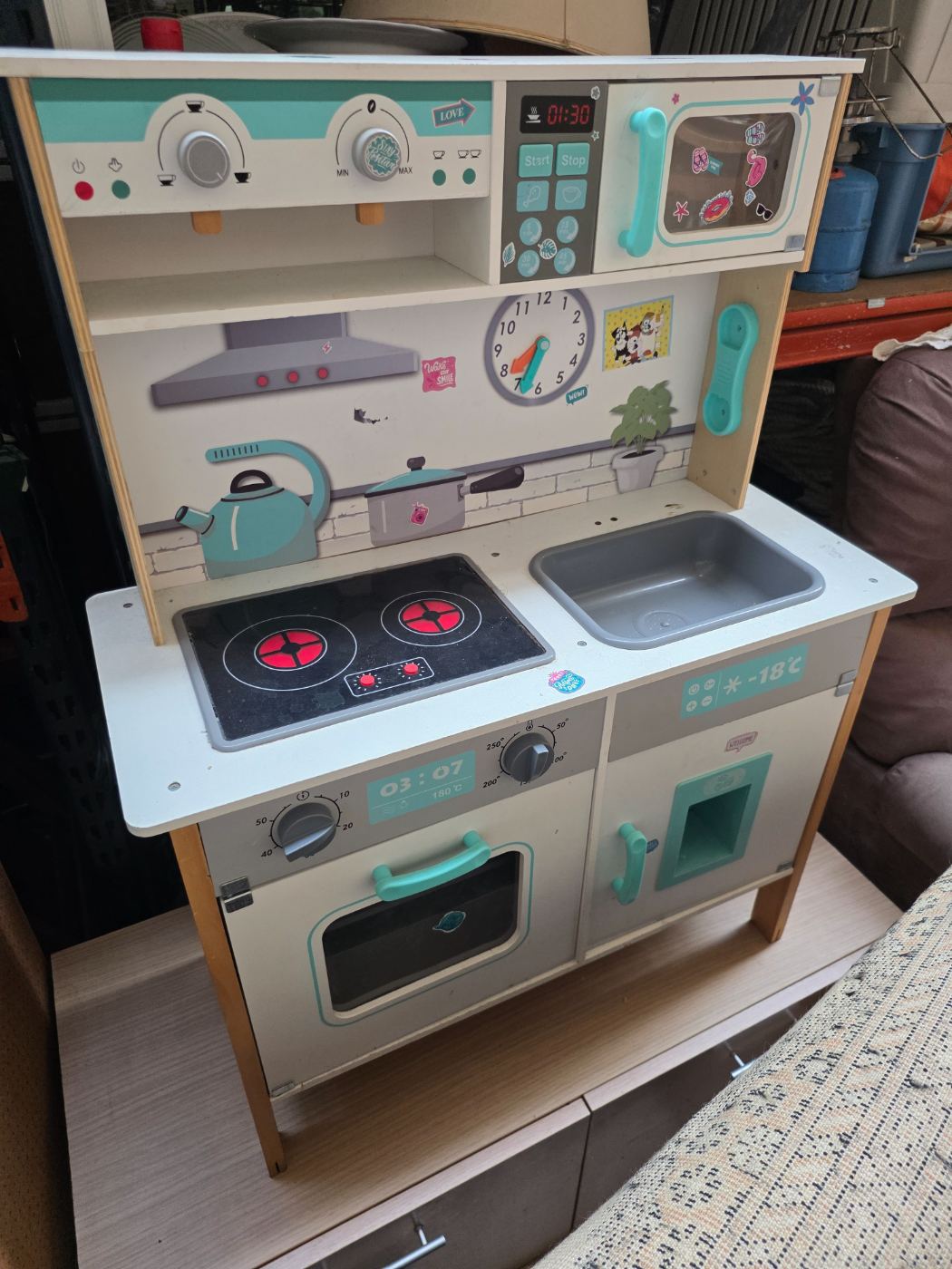Cocina de juguete infantil con horno y microondas
