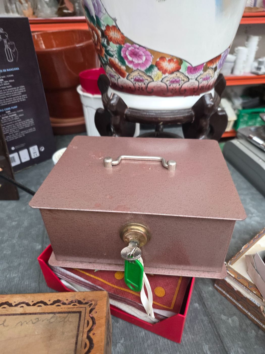 Caja fuerte pequeña con llave, para uso seguro