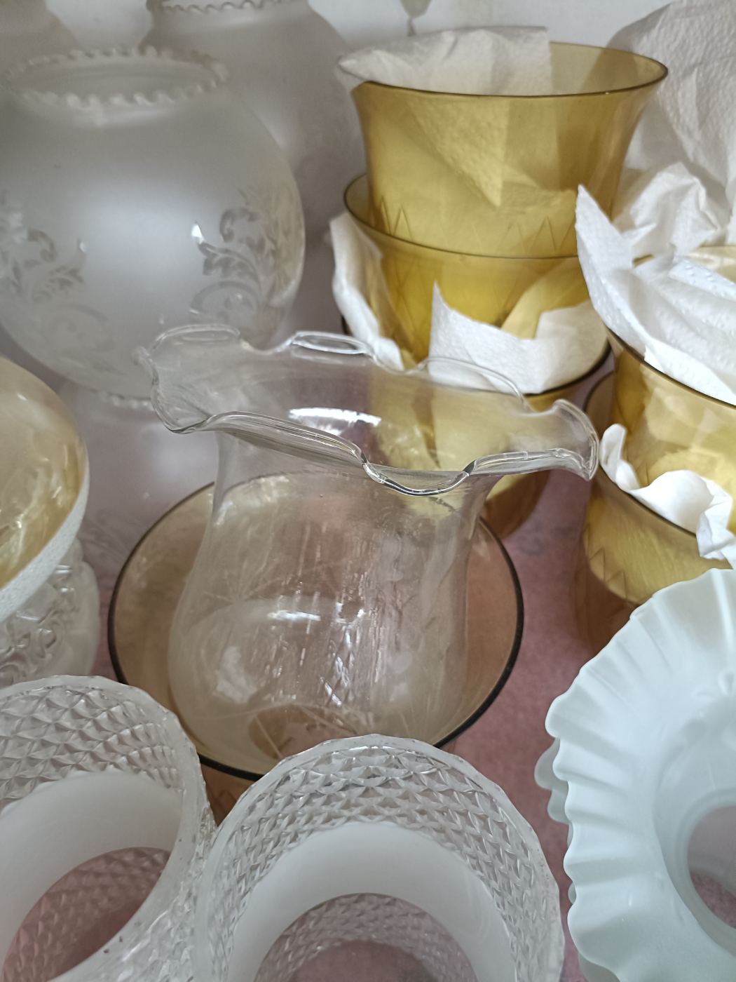 Lote de tulipas y pantallas de cristal vintage para lámparas