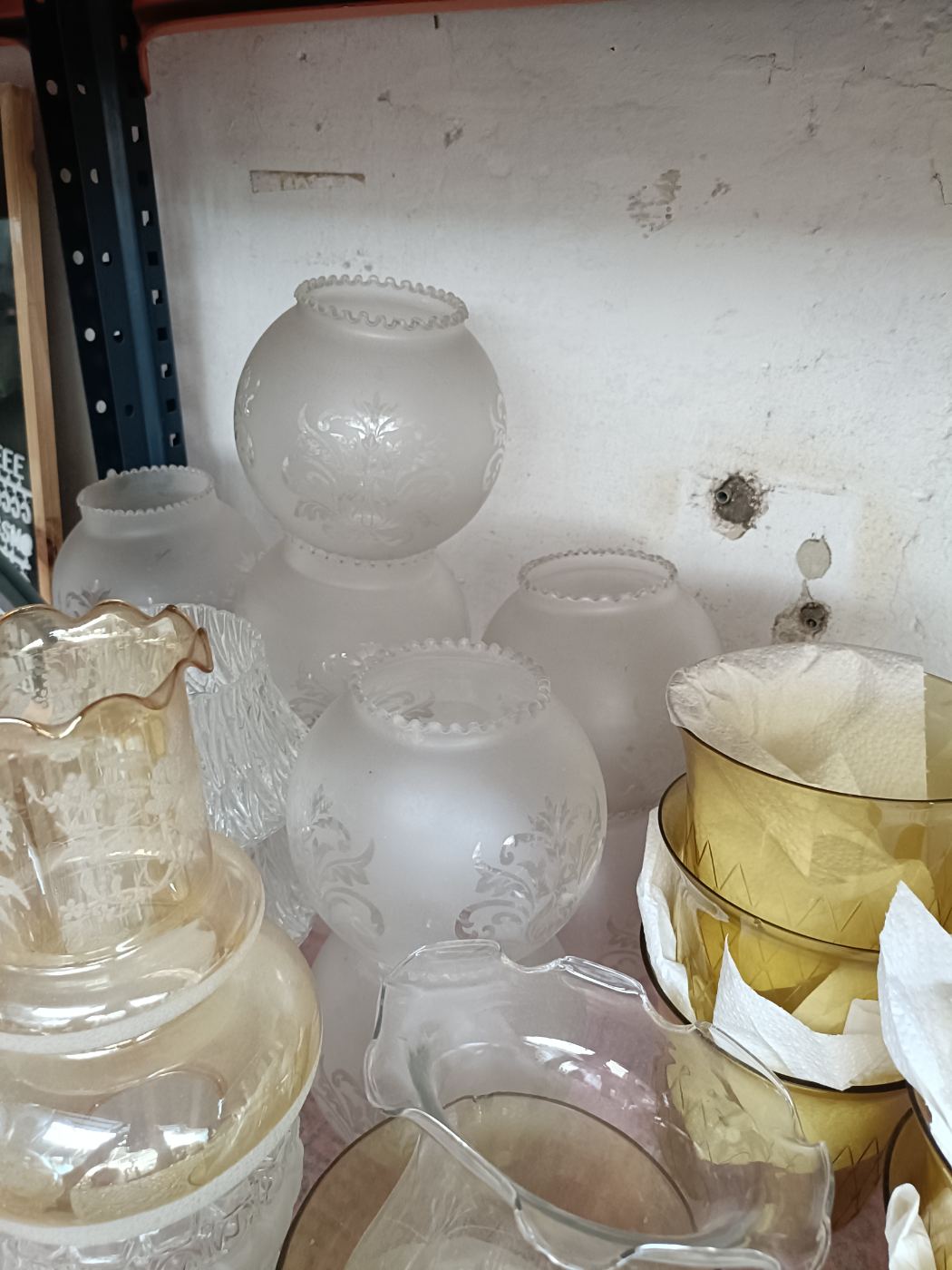 Lote de tulipas y pantallas de cristal vintage para lámparas