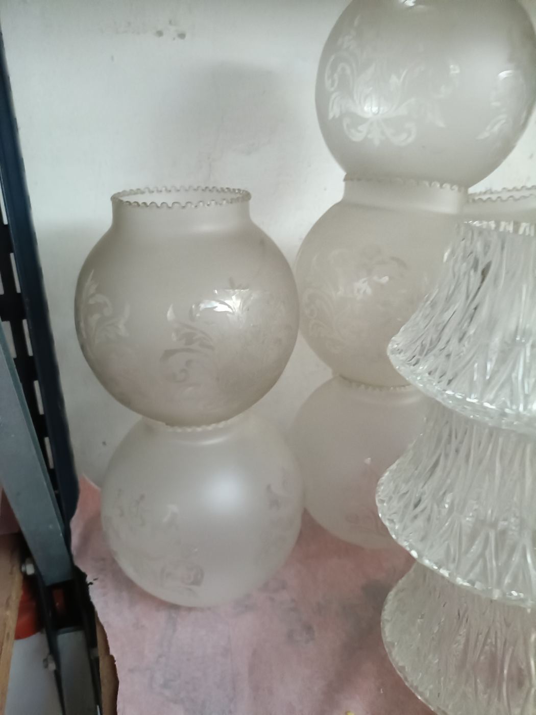 Lote de tulipas y pantallas de cristal vintage para lámparas