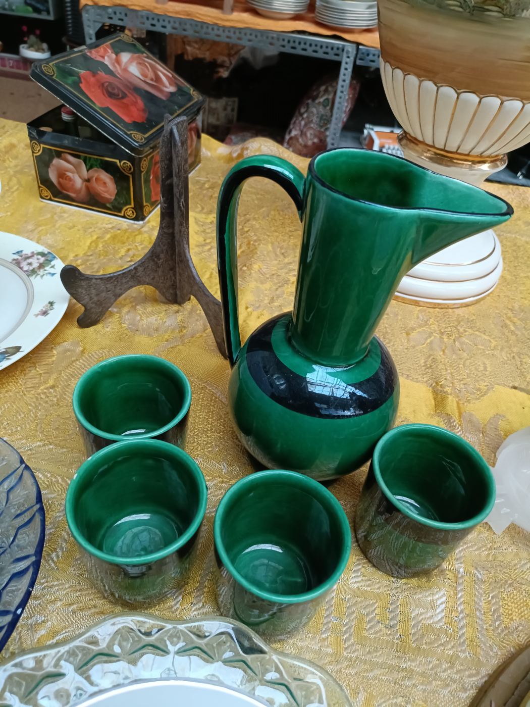 Juego de jarra con 6 vasos en verde y negro