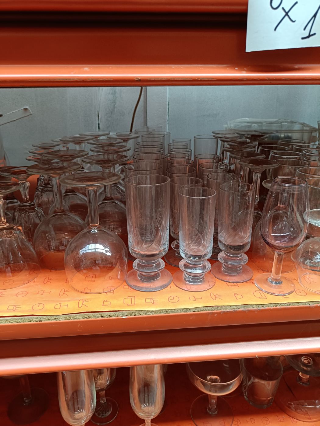 Variedad de copas de cristal usadas