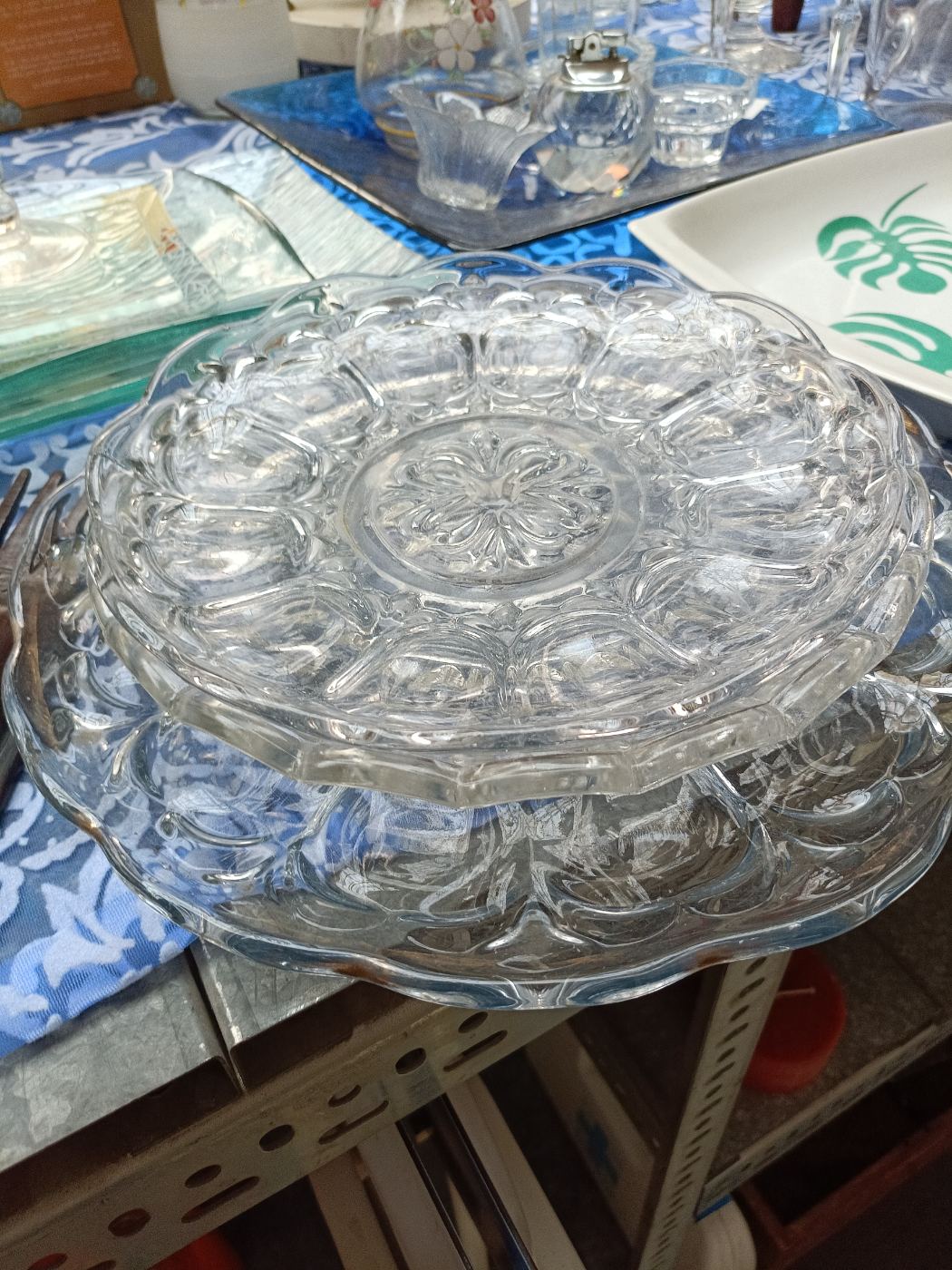 Platos de vidrio con diseño decorativo