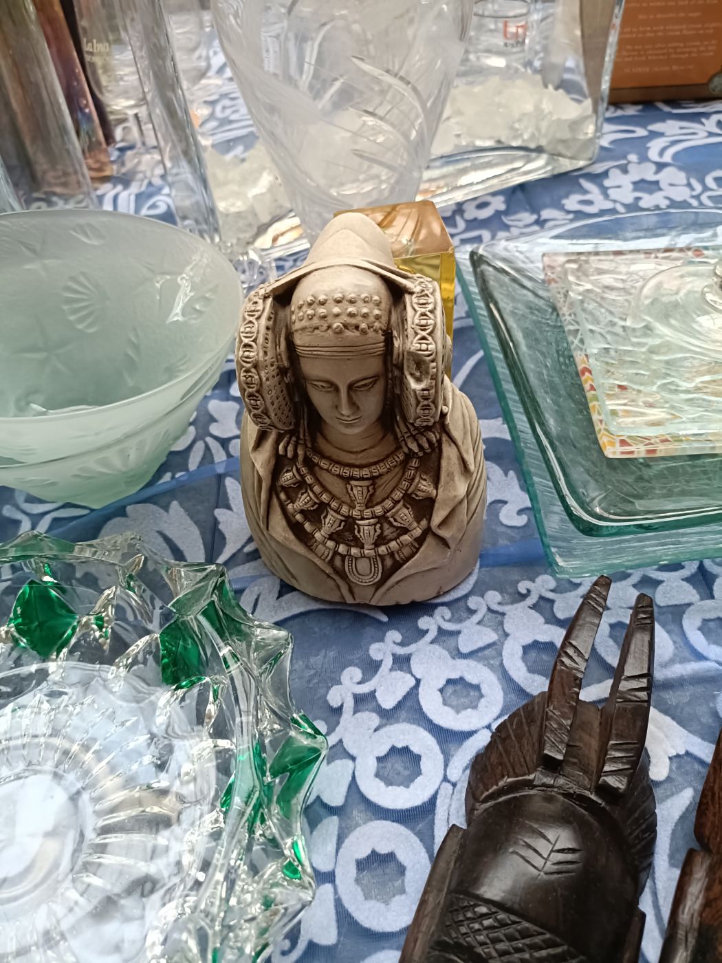 Figura decorativa de busto femenino detallado