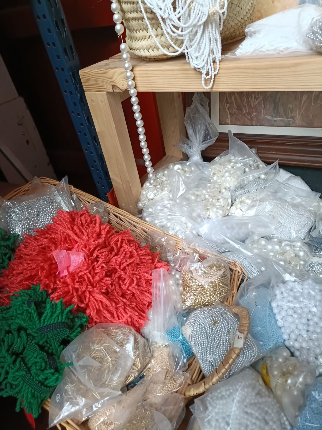 Paquete de perlas variadas para manualidades y decoraciones