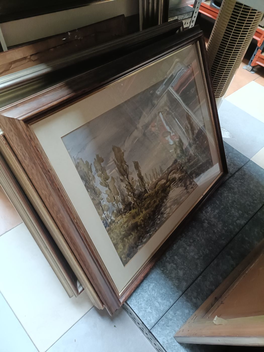 Cuadro con paisaje enmarcado para decoración