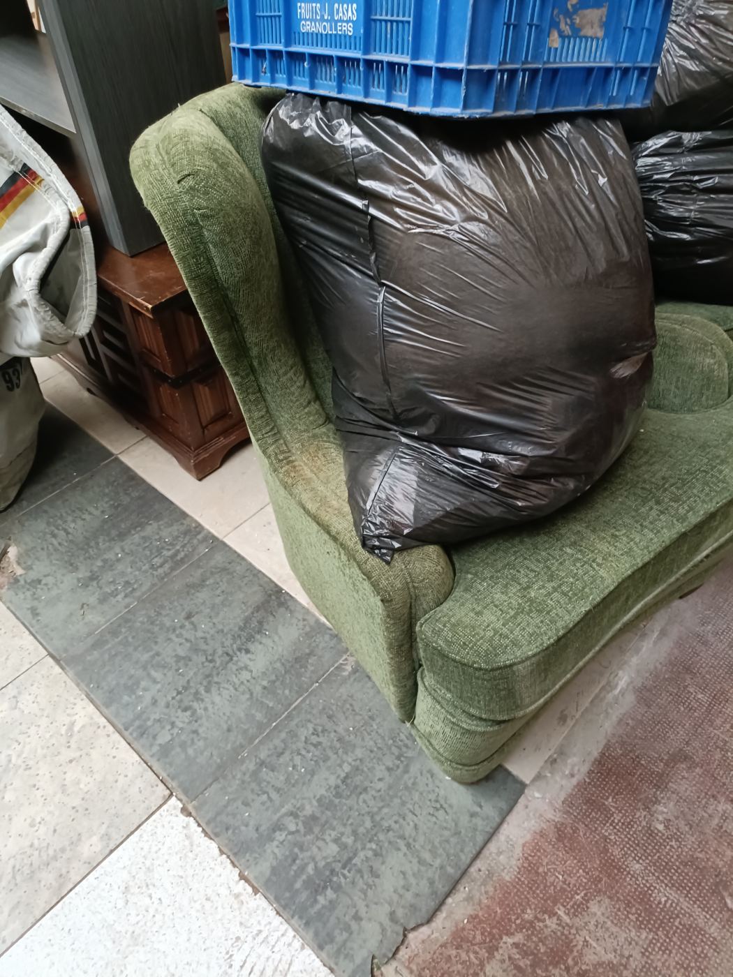 Sofá verde de 1 plaza en buen estado