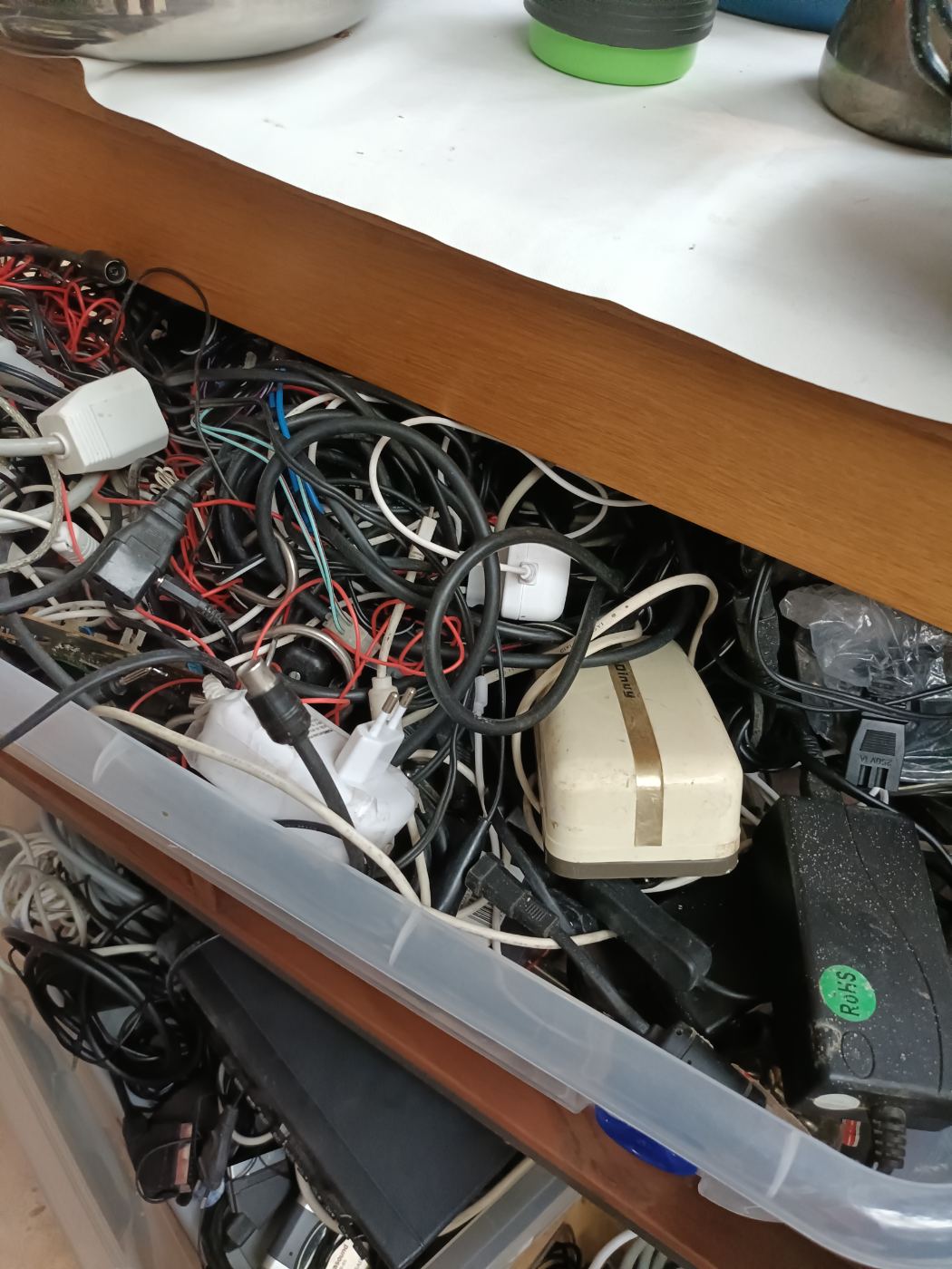 Conectores y cables variados para usos múltiples