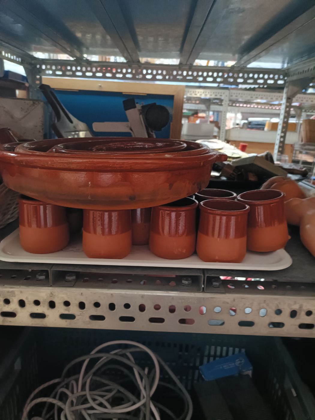 2 piezas de cazuela y vasos de barro para cocina