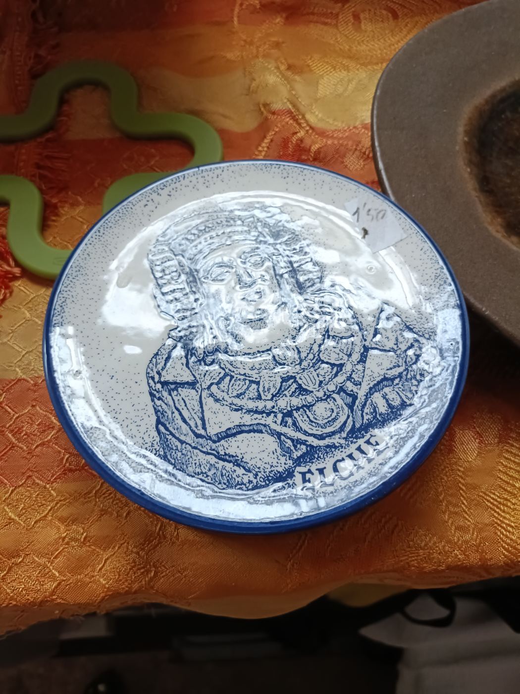 Cenicero decorativo con dibujo en azul y blanco