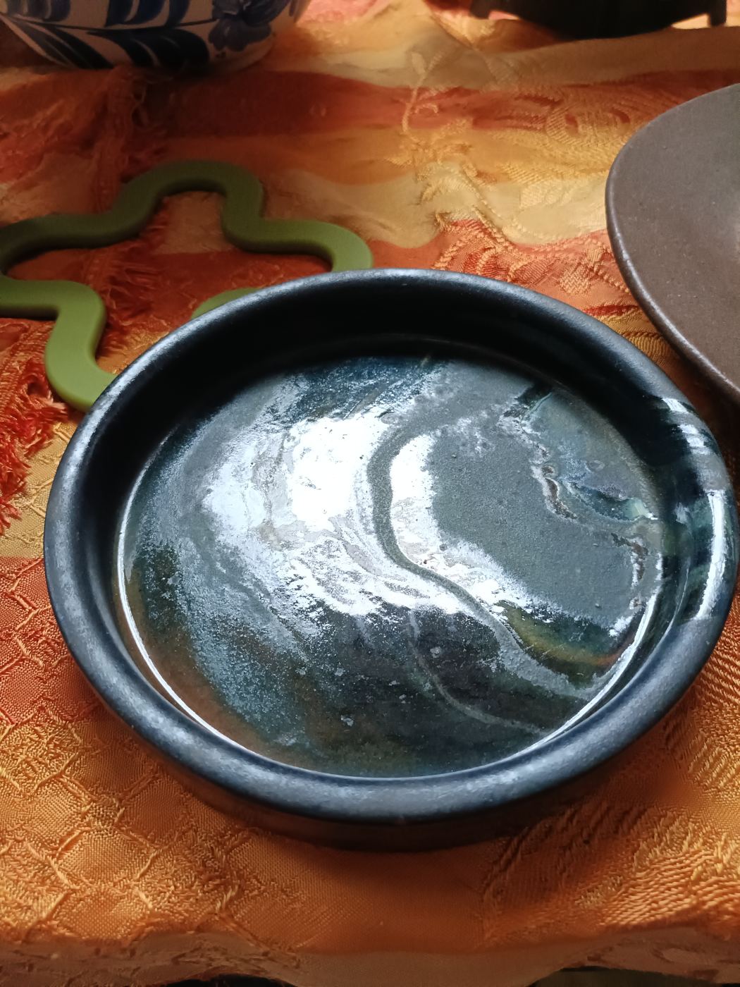 Cenicero de cerámica con acabado brillante