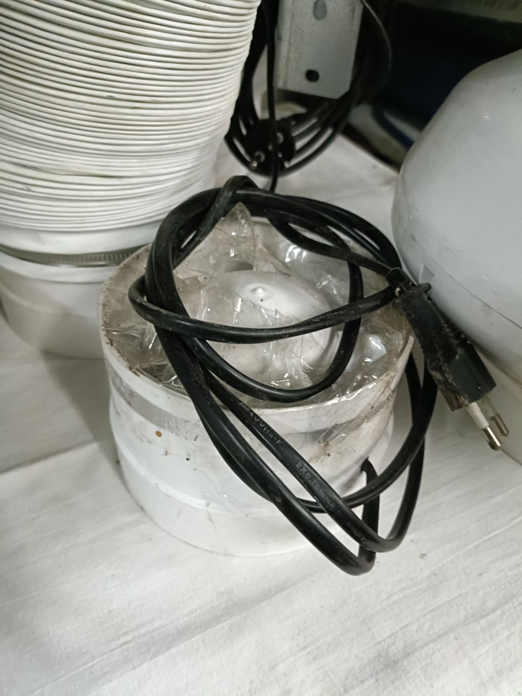 Extractor de aire pequeño con cable eléctrico