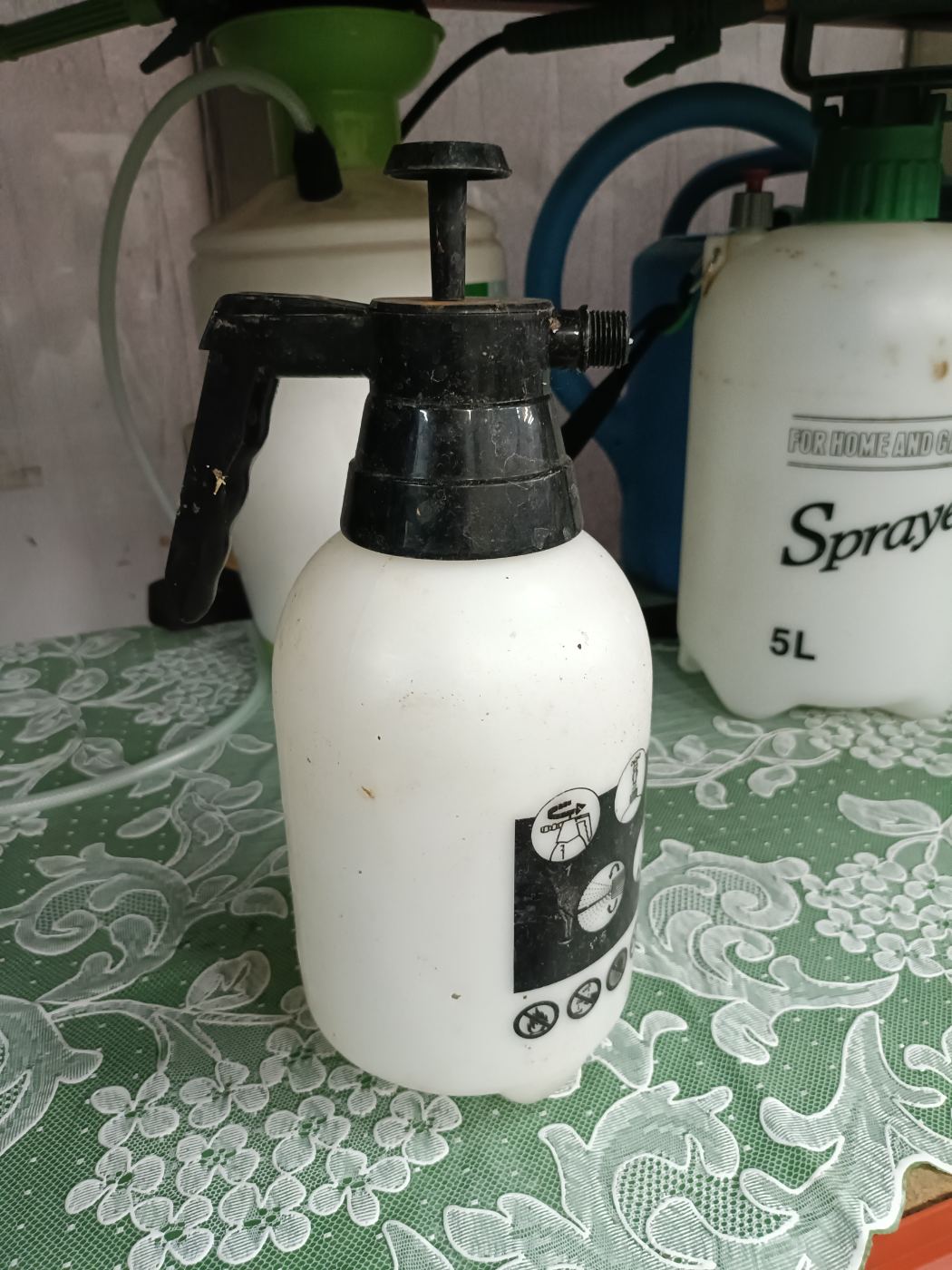 Pulverizador manual compacto para jardín y hogar