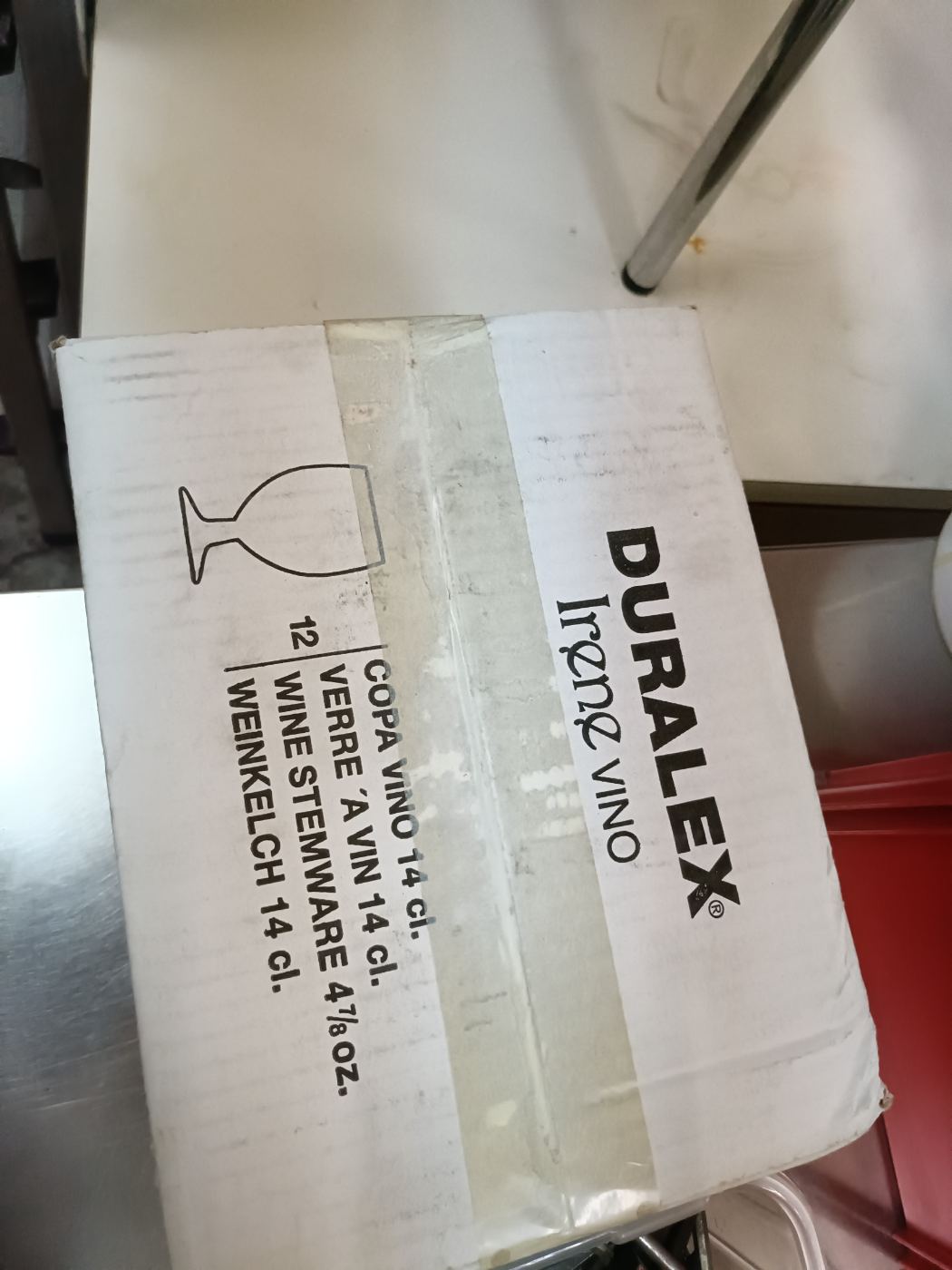Caja con 6 copas de vino