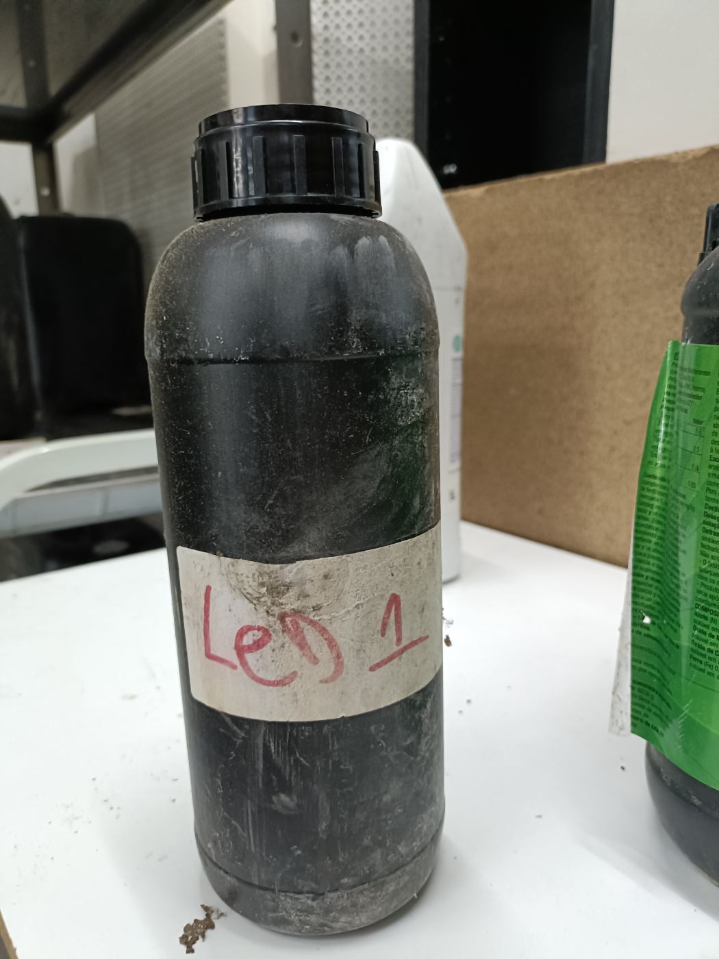 Producto cultivo 1 unidad en botella negra