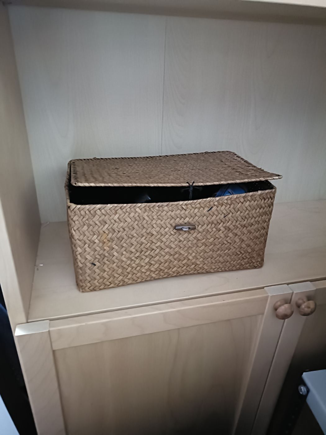 Caja organizadora de mimbre con tapa
