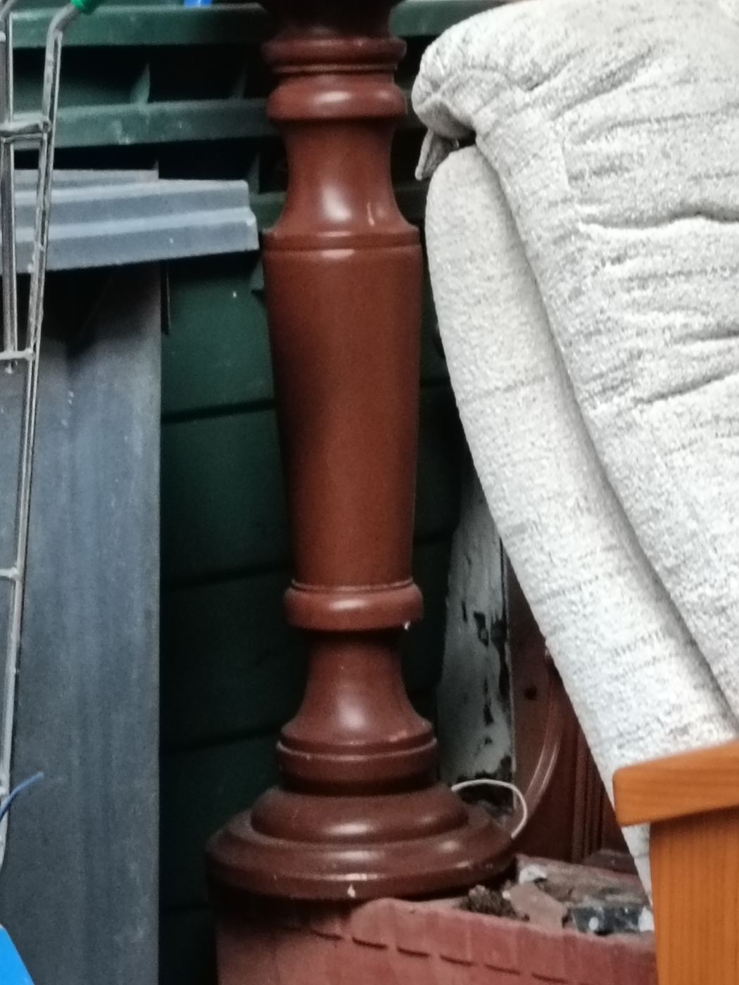 Columna decorativa de mármol pintado