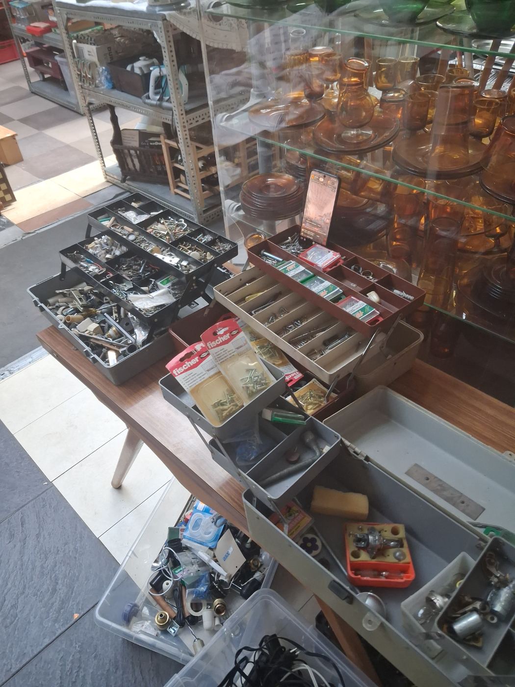 3 cajas herramientas con piezas variadas