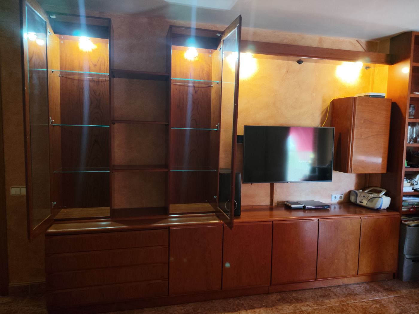 Mueble de comedor de madera de cerezo, buen estado, regalo